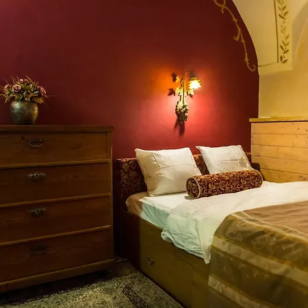 Antique Old Town Studio By Urban Rent